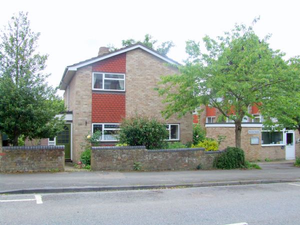 BOXMOOR - A three bedroom detached property situated in the sought after location of Boxmoor. The accommodation comprises lounge, dining room, kitchen, cloakroom, utility room, bathroom, separate wc, garage, gardens to the front and rear. - FRONT